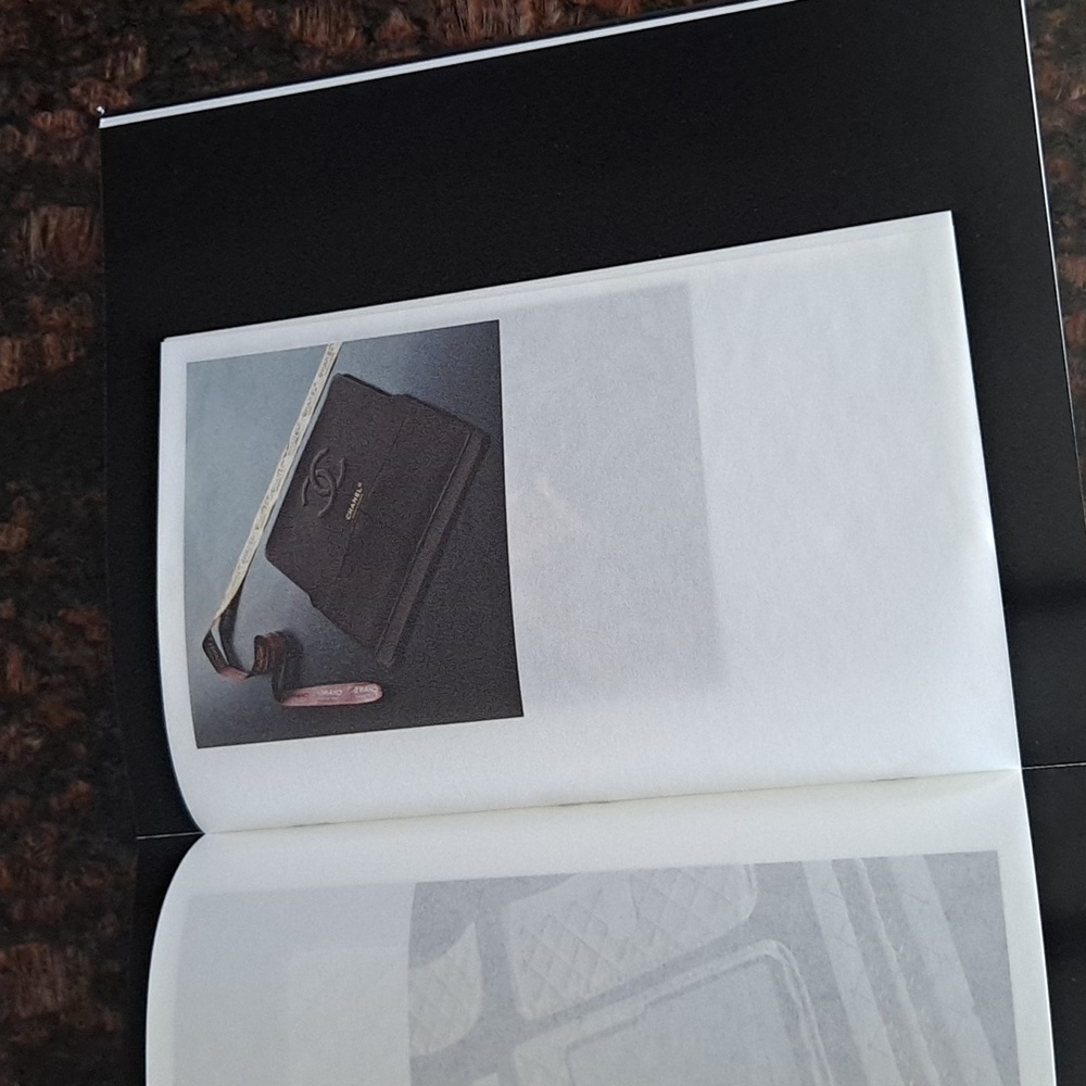 Chanel Iconic Book - Picture 5 of 8